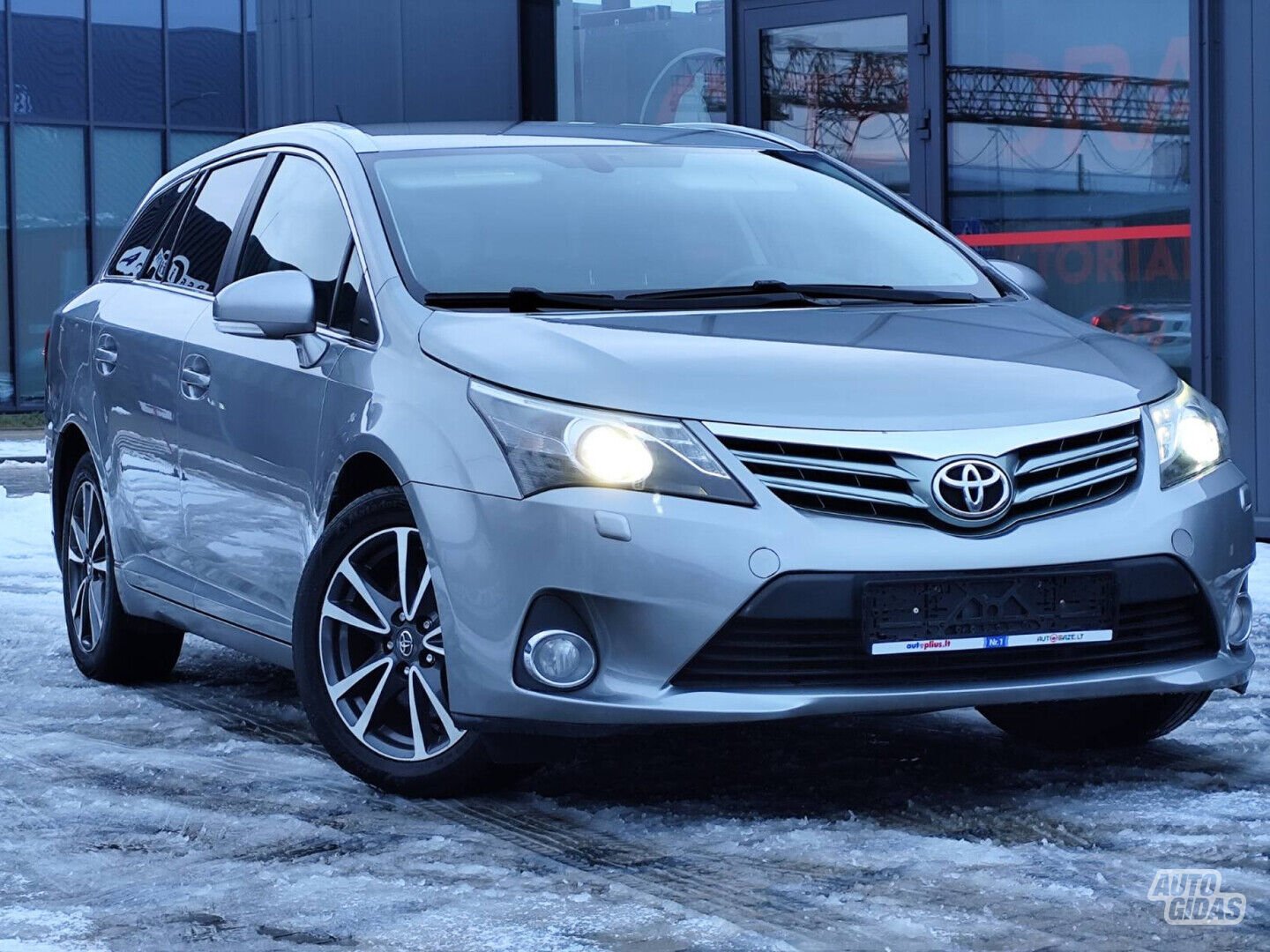 Toyota Avensis 2013 y Wagon