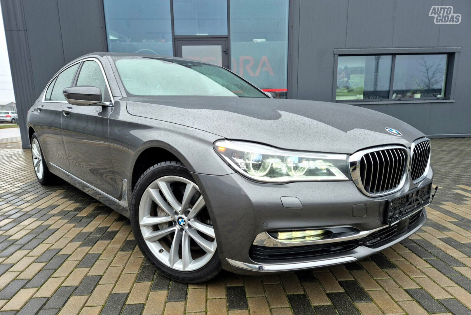 Bmw 750 2016 m Limuzinas