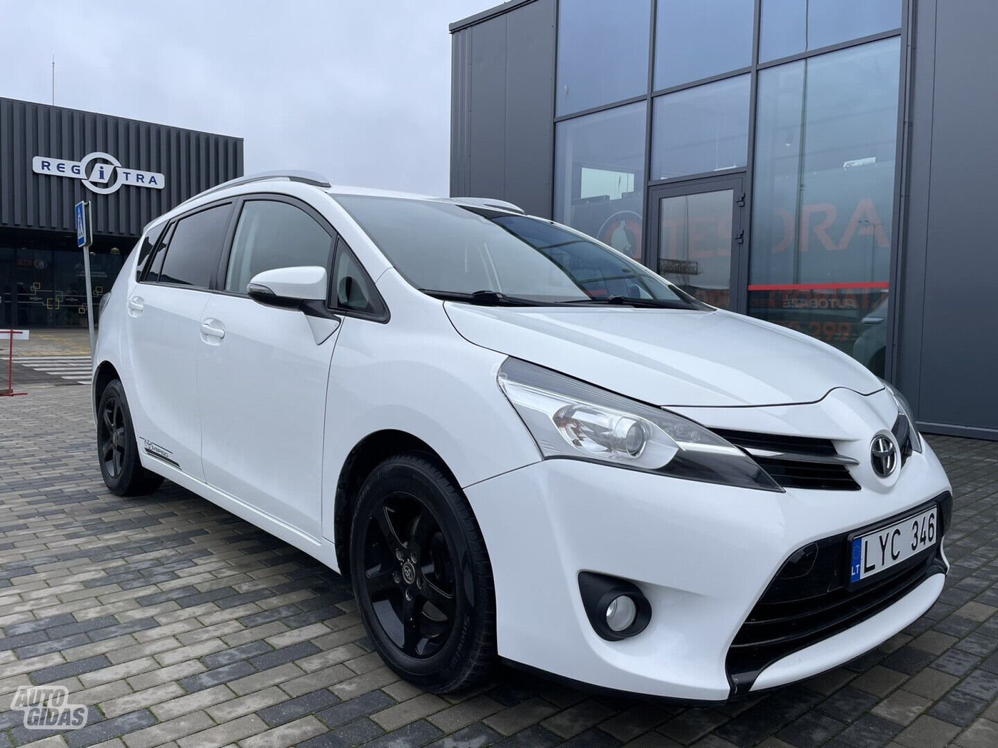 Toyota Verso 2017 г Минивэн