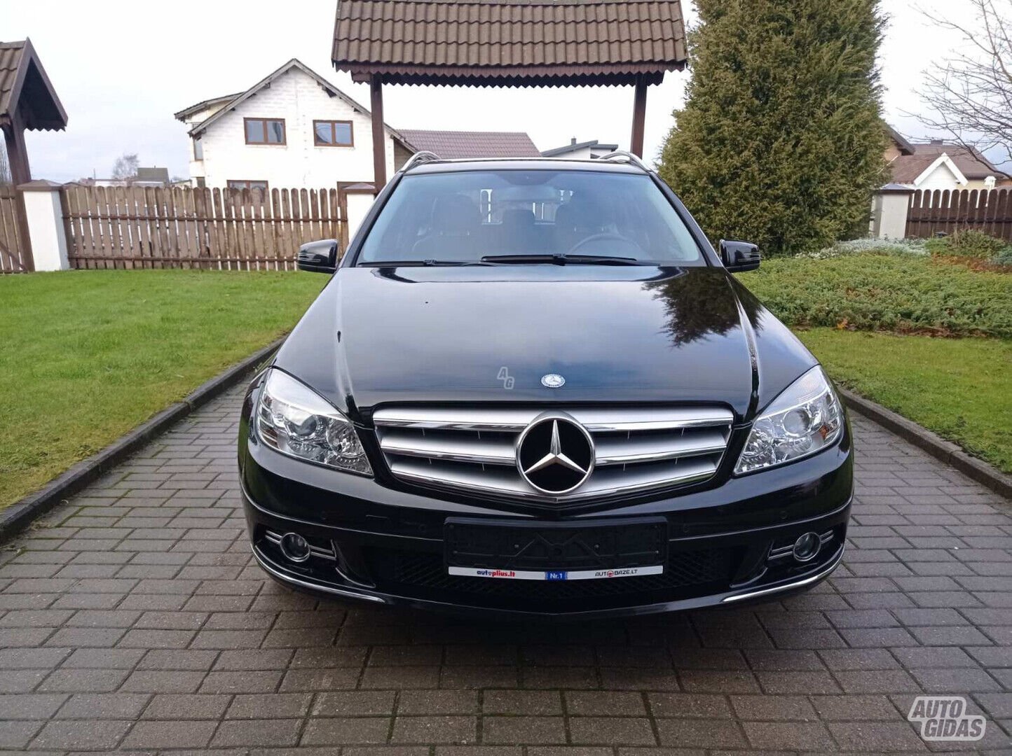 Mercedes-Benz 2010 m Universalas