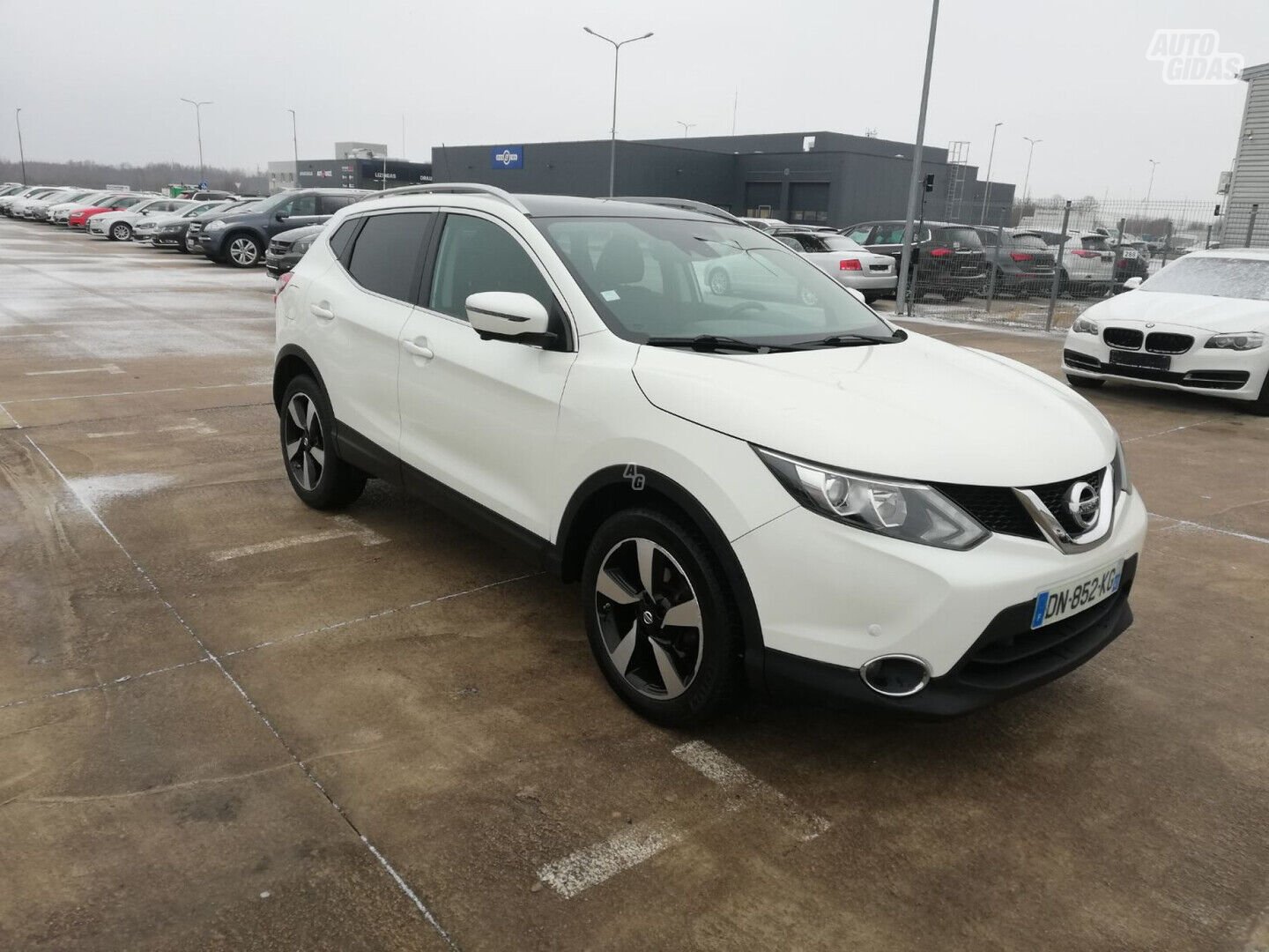 Nissan Qashqai 2015 y Off-road / Crossover