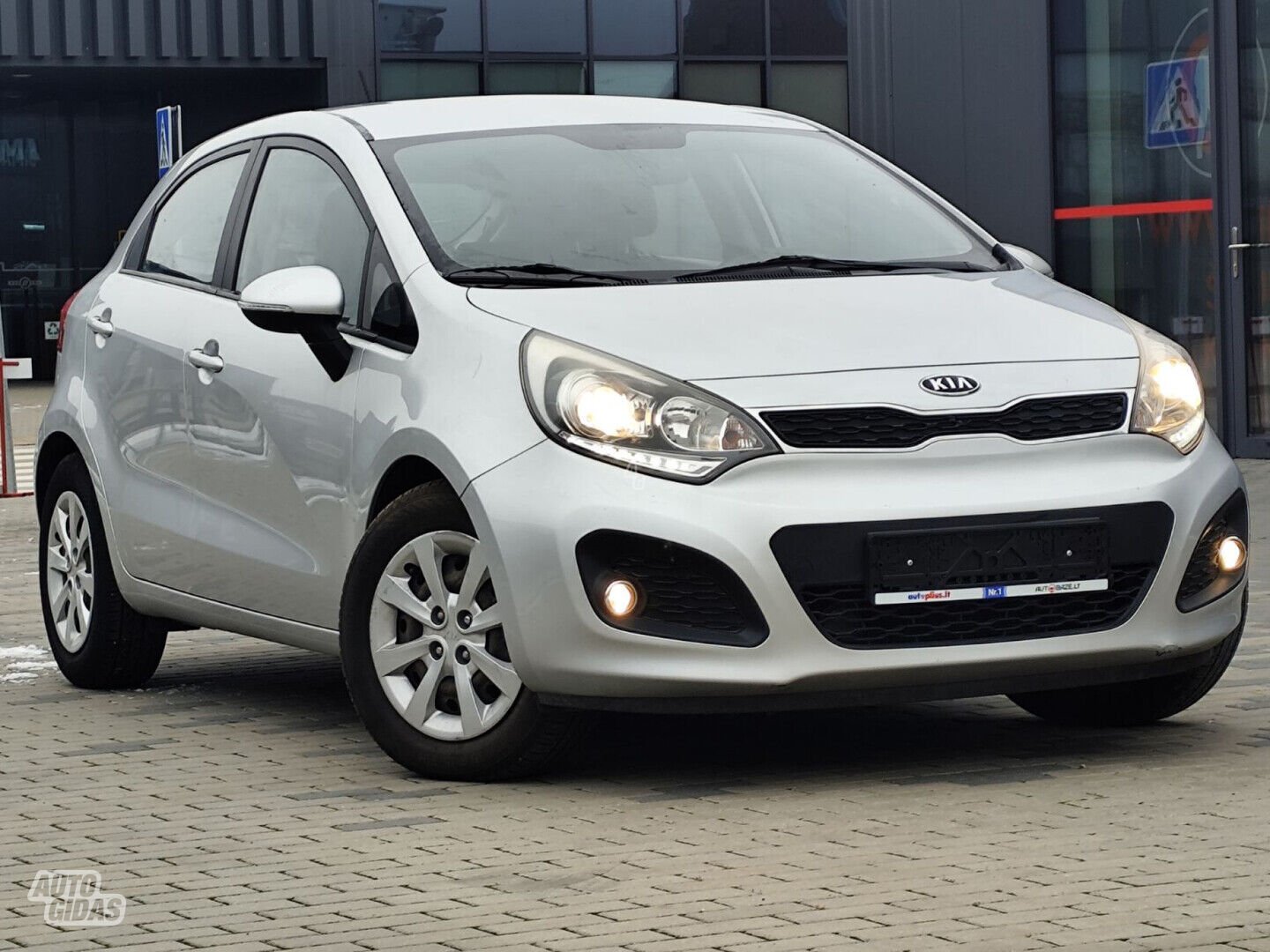 Kia Rio 2013 y Hatchback