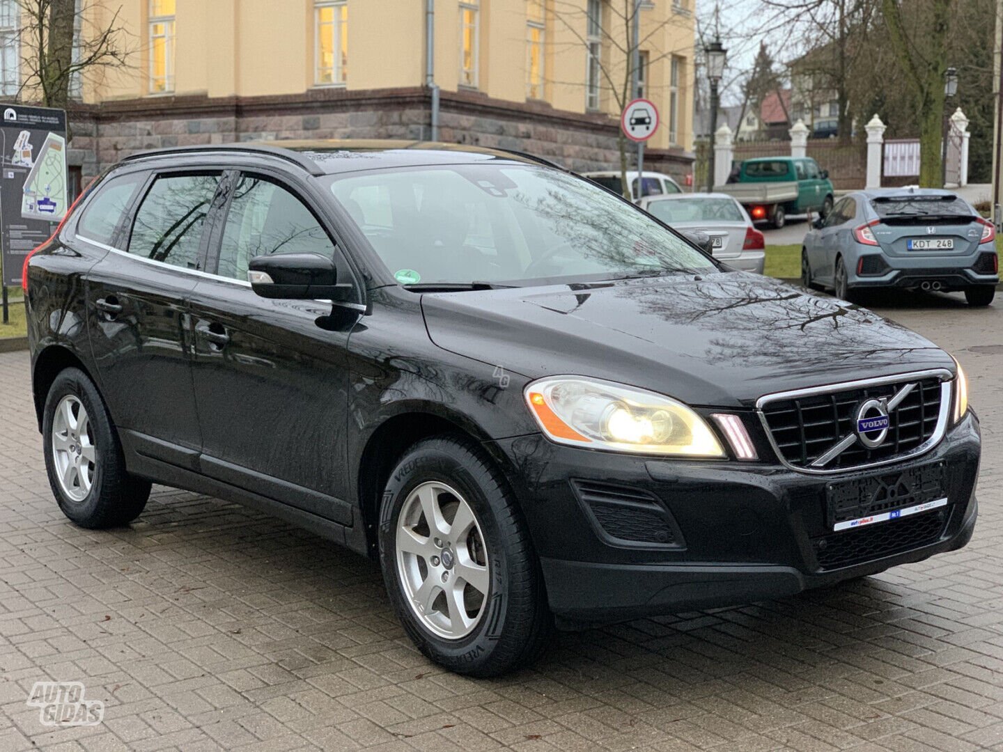 Volvo XC60 2010 г Внедорожник / Кроссовер