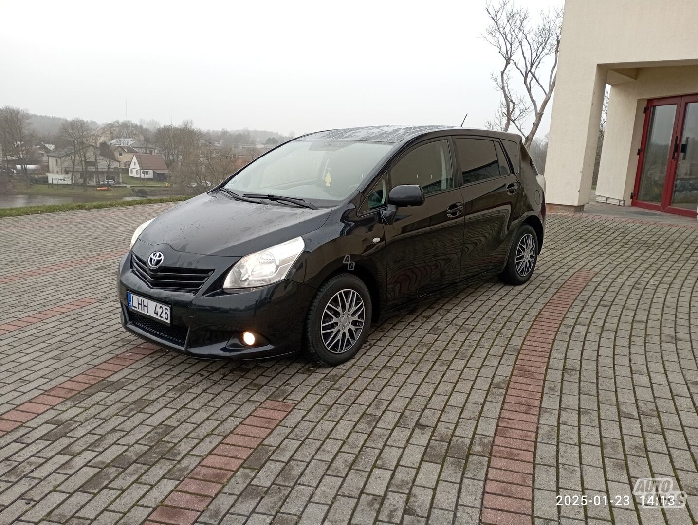 Toyota Verso 2010 г Минивэн