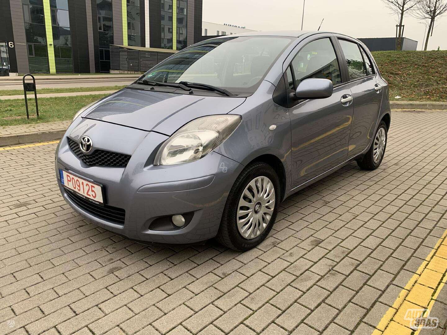 Toyota Yaris 2011 y Hatchback