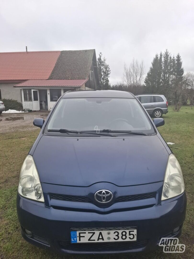 Toyota Corolla Verso 2004 г Минивэн