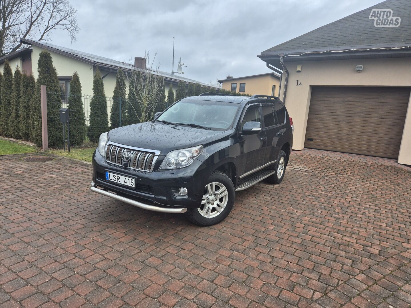 Toyota Land Cruiser 2010 y Sedan