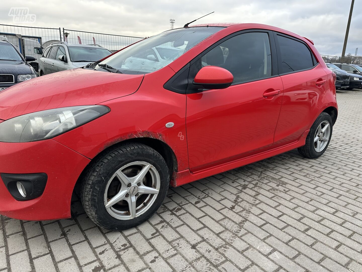 Mazda 2 2010 г Хэтчбек