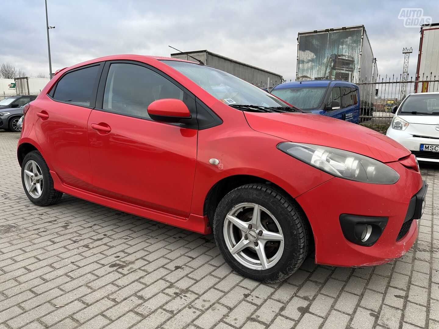 Mazda 2 2010 y Hatchback