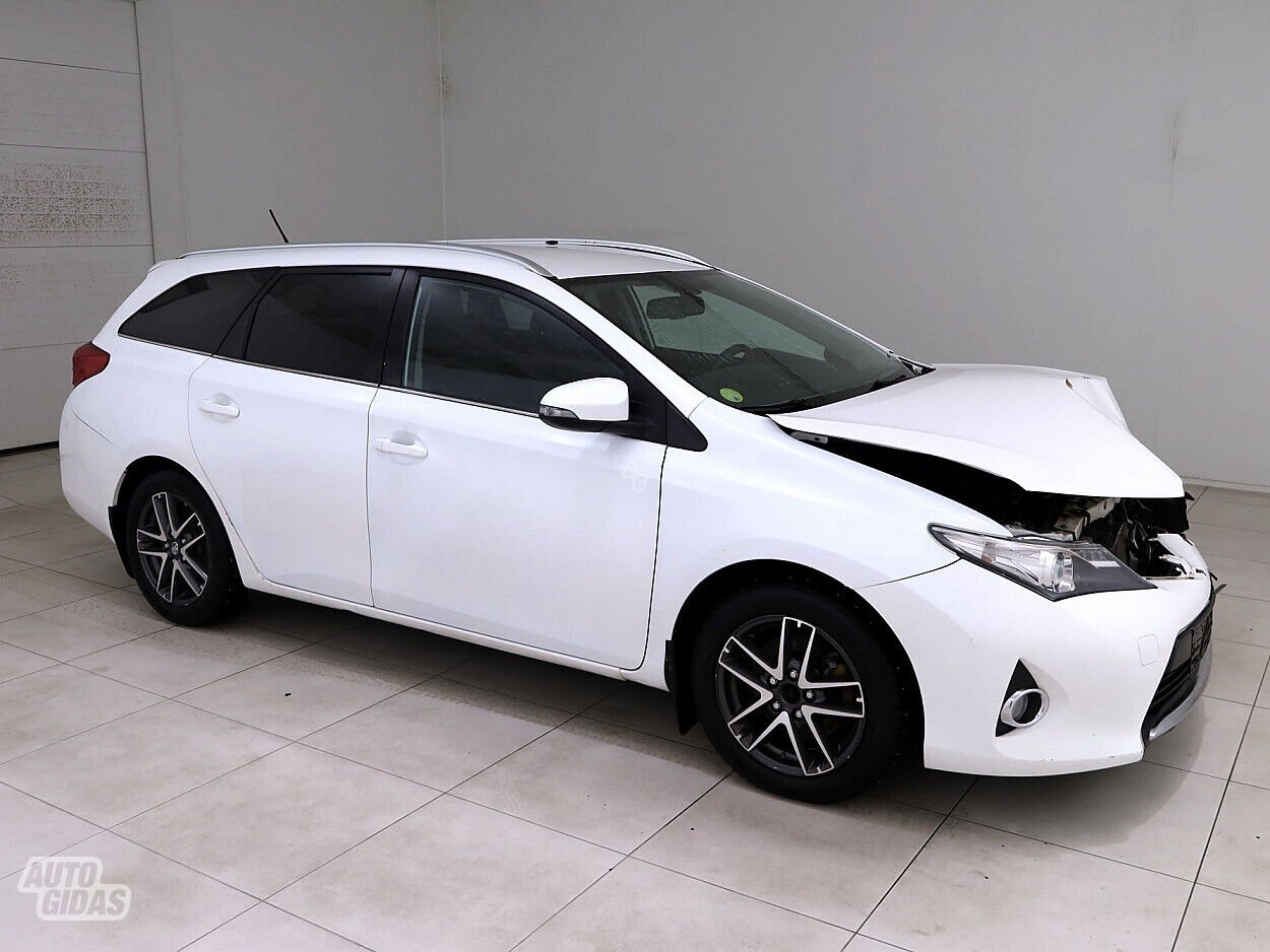 Toyota Auris 2015 г Универсал