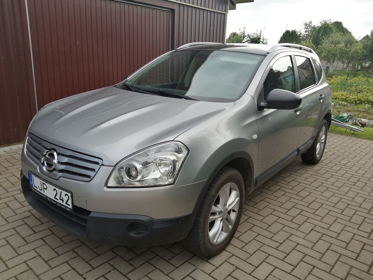 Nissan Qashqai+2 2009 y Off-road / Crossover