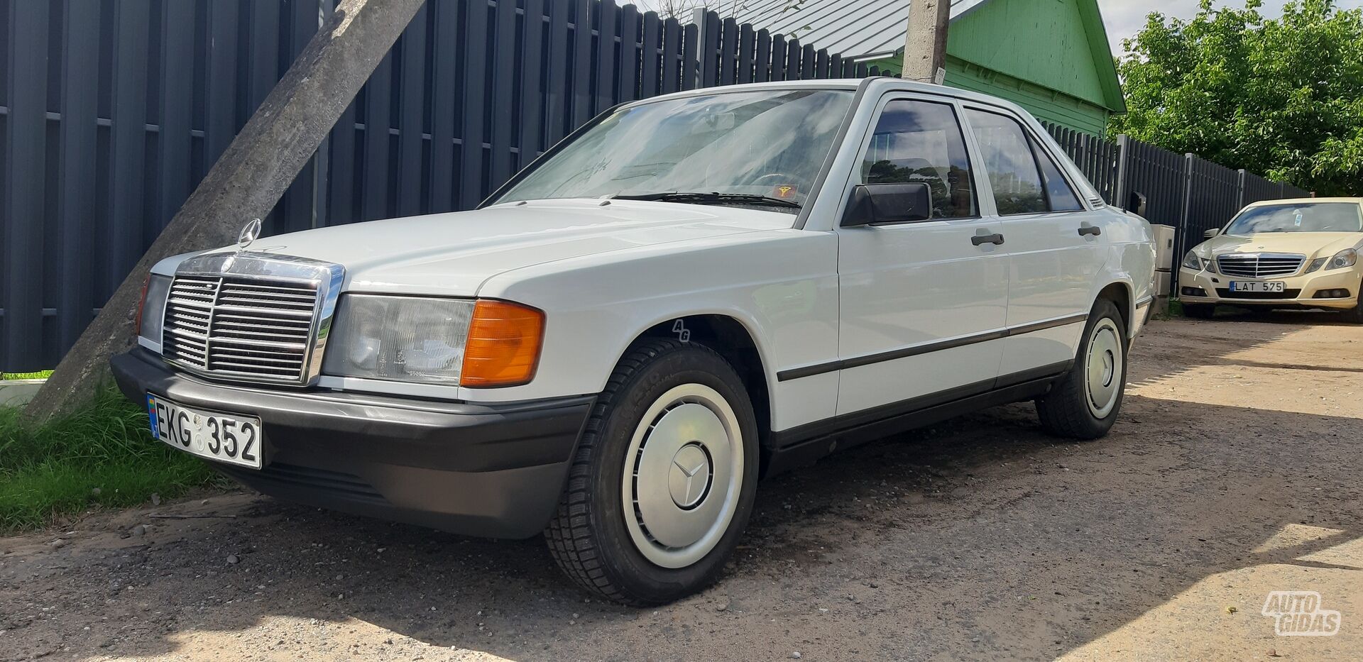 Mercedes-Benz 190 1986 г Седан