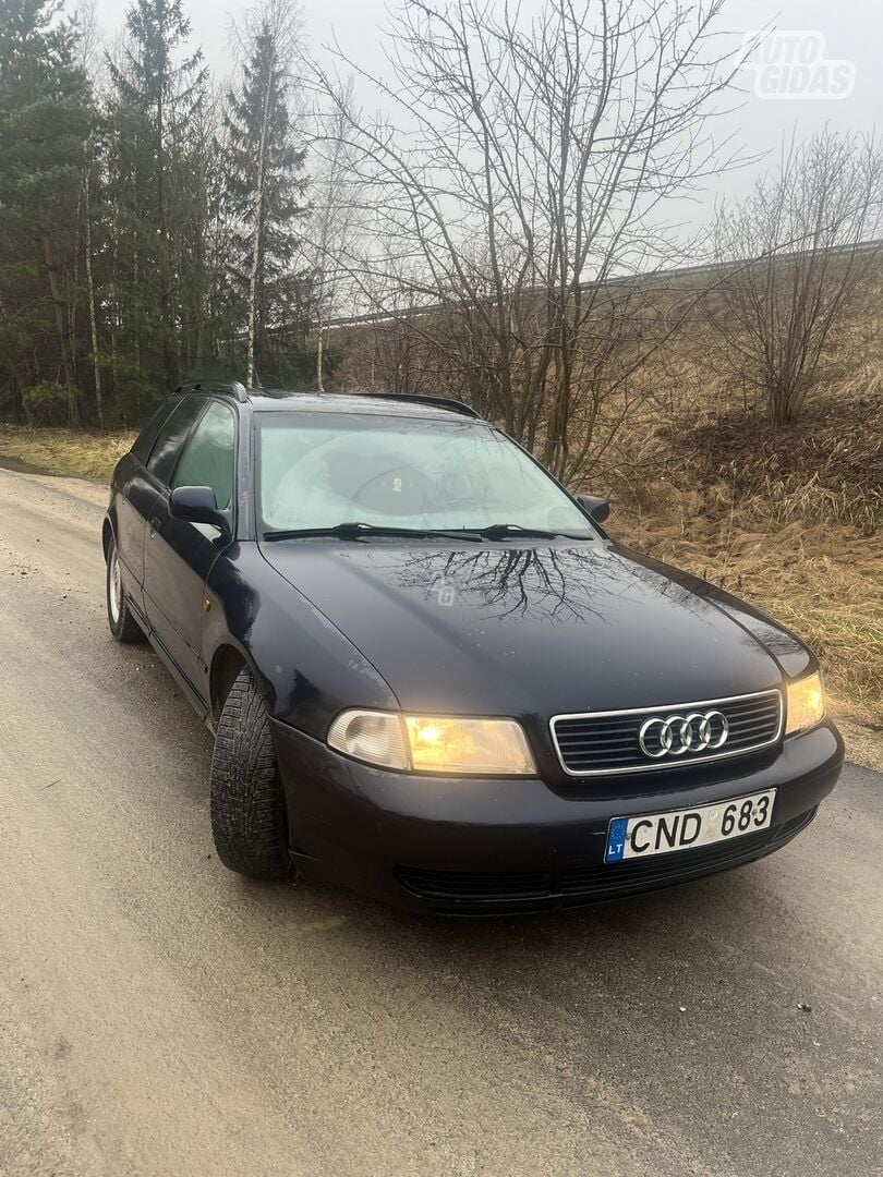 Audi A4 1997 m Universalas