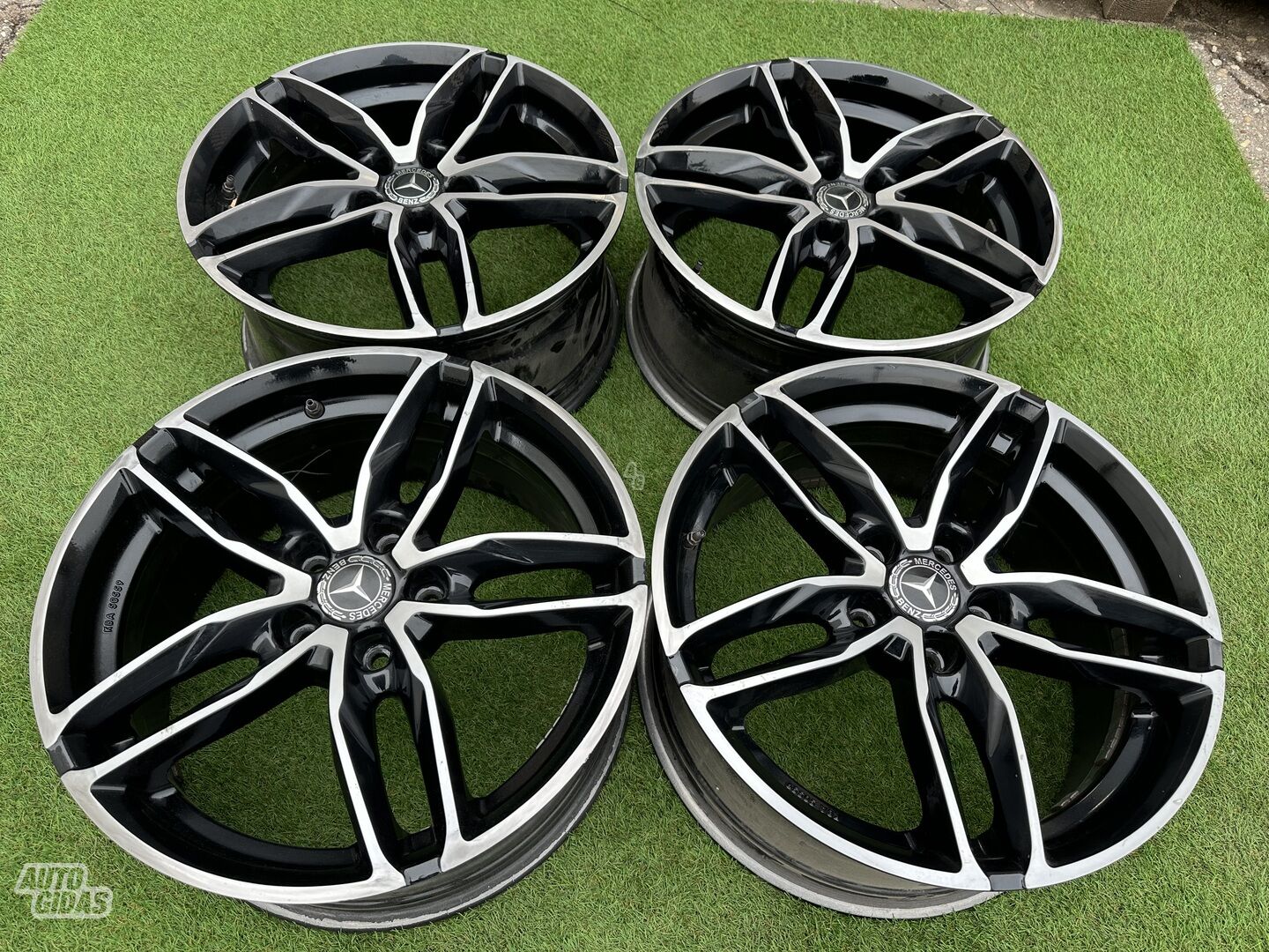 Mercedes-Benz Siunciam, 8J ET42 light alloy R18 rims