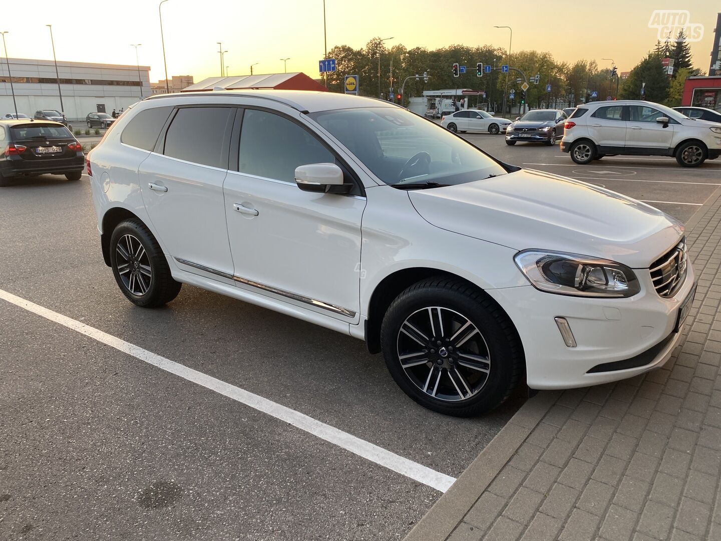 Volvo XC60 2017 y Off-road / Crossover