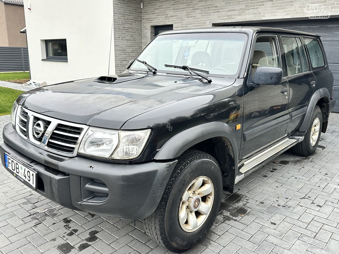 Nissan Patrol 2004 г Внедорожник / Кроссовер