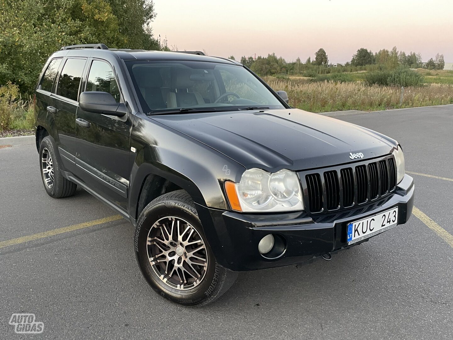 Jeep Cherokee 2006 г Внедорожник / Кроссовер