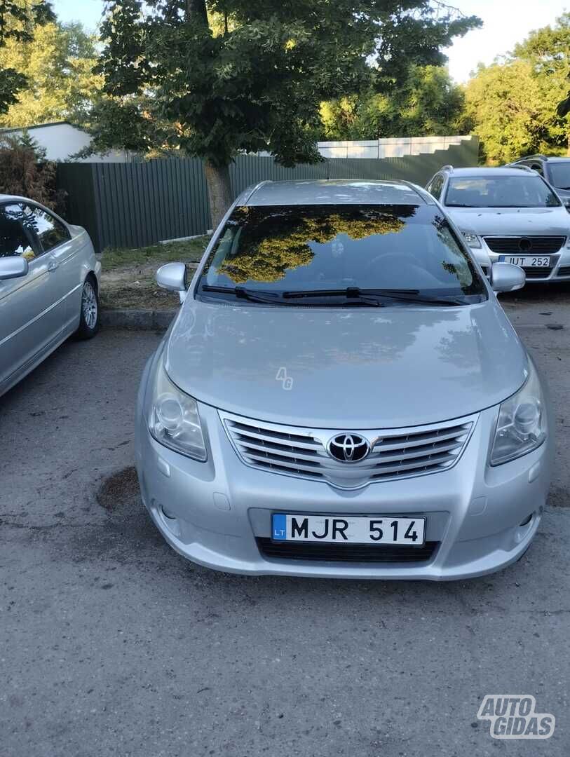 Toyota Avensis 2010 y Wagon