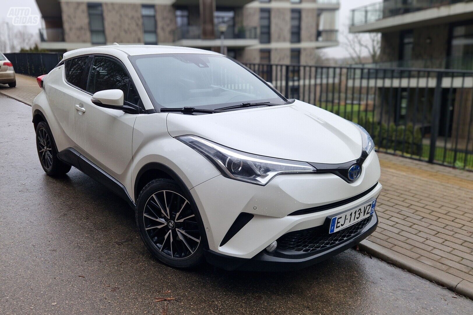 Toyota C-HR 2017 y Off-road / Crossover