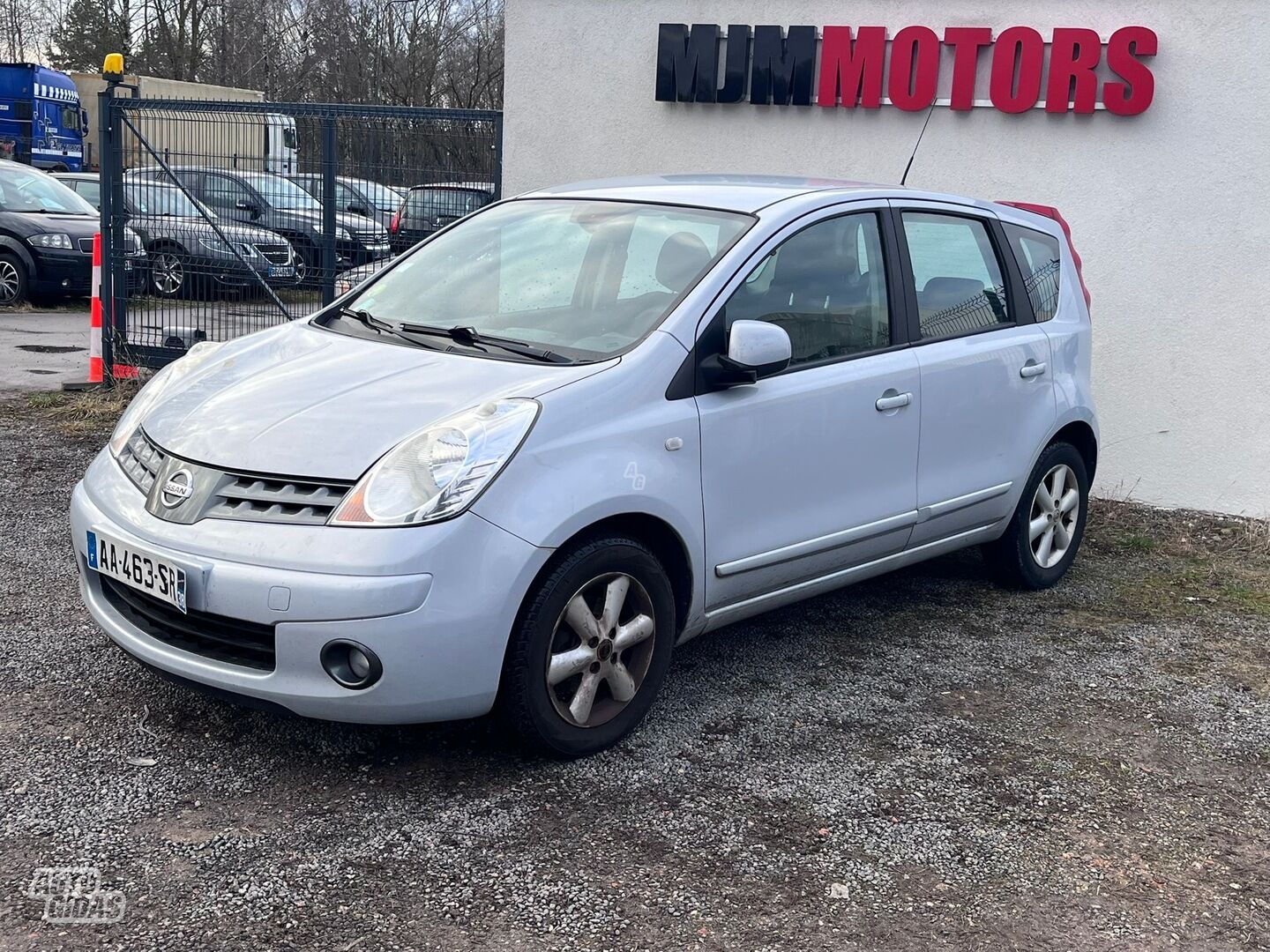 Nissan Note 2009 y Hatchback