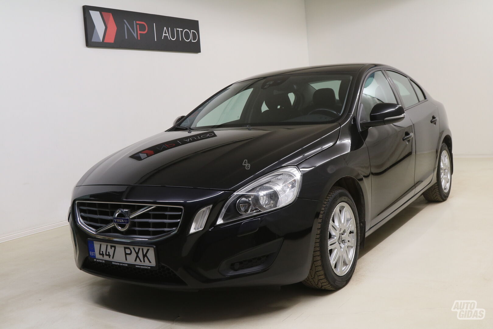 Volvo S60 2010 г Седан