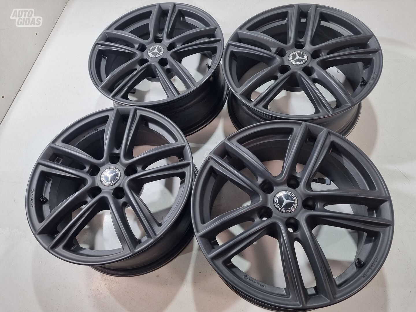 Mercedes-Benz light alloy R17 rims