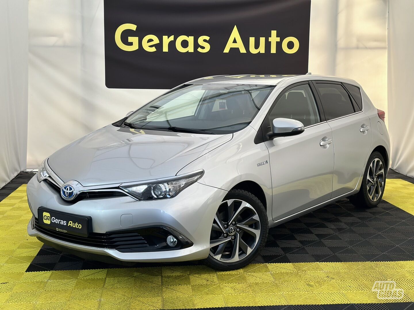 Toyota Auris 2017 г Хэтчбек