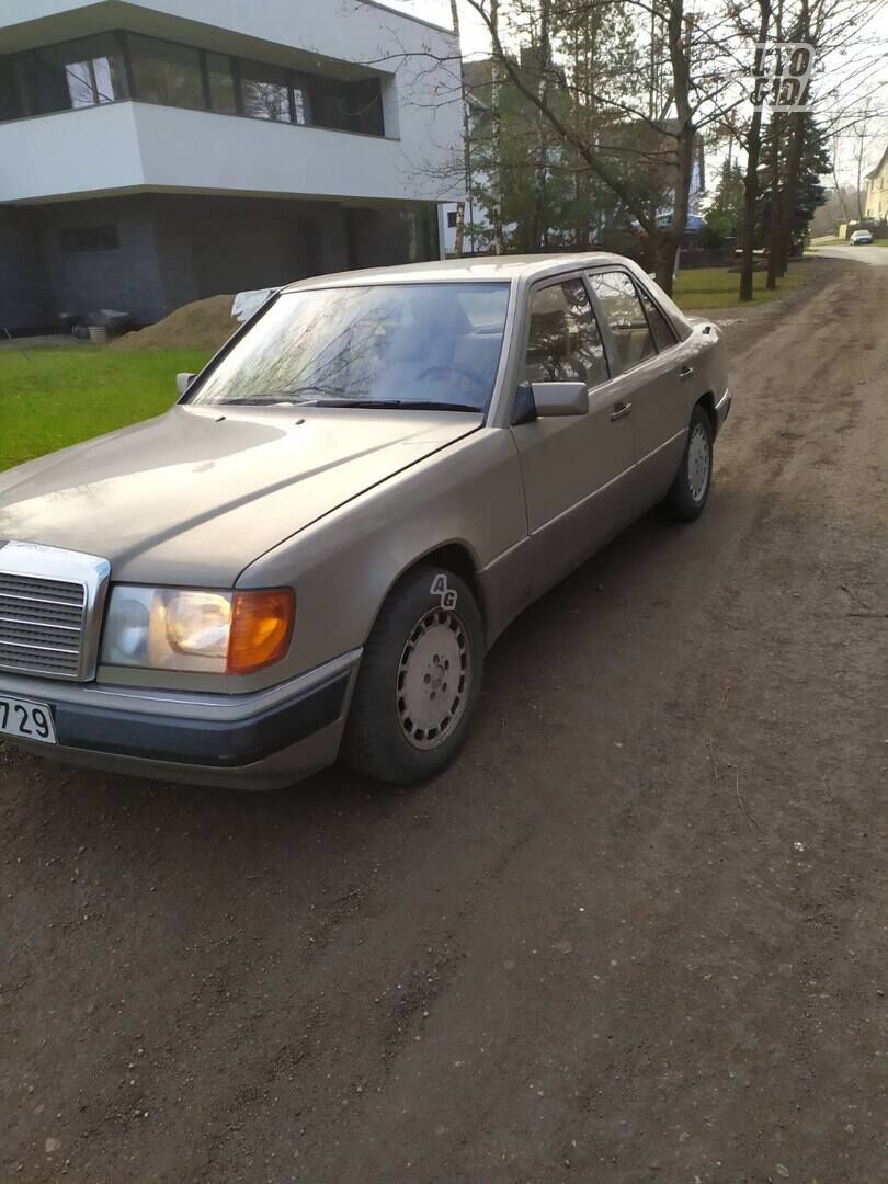 Mercedes-Benz E 200 1991 m Sedanas