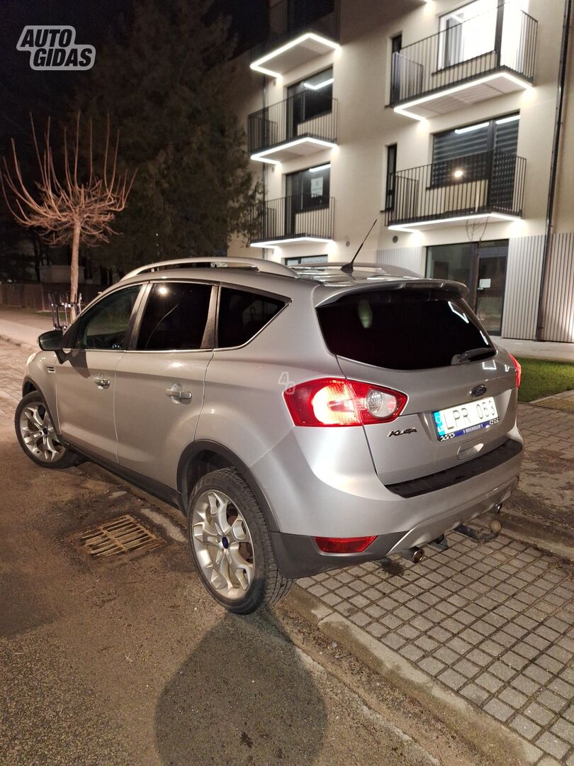 Ford Kuga 2011 г Внедорожник / Кроссовер