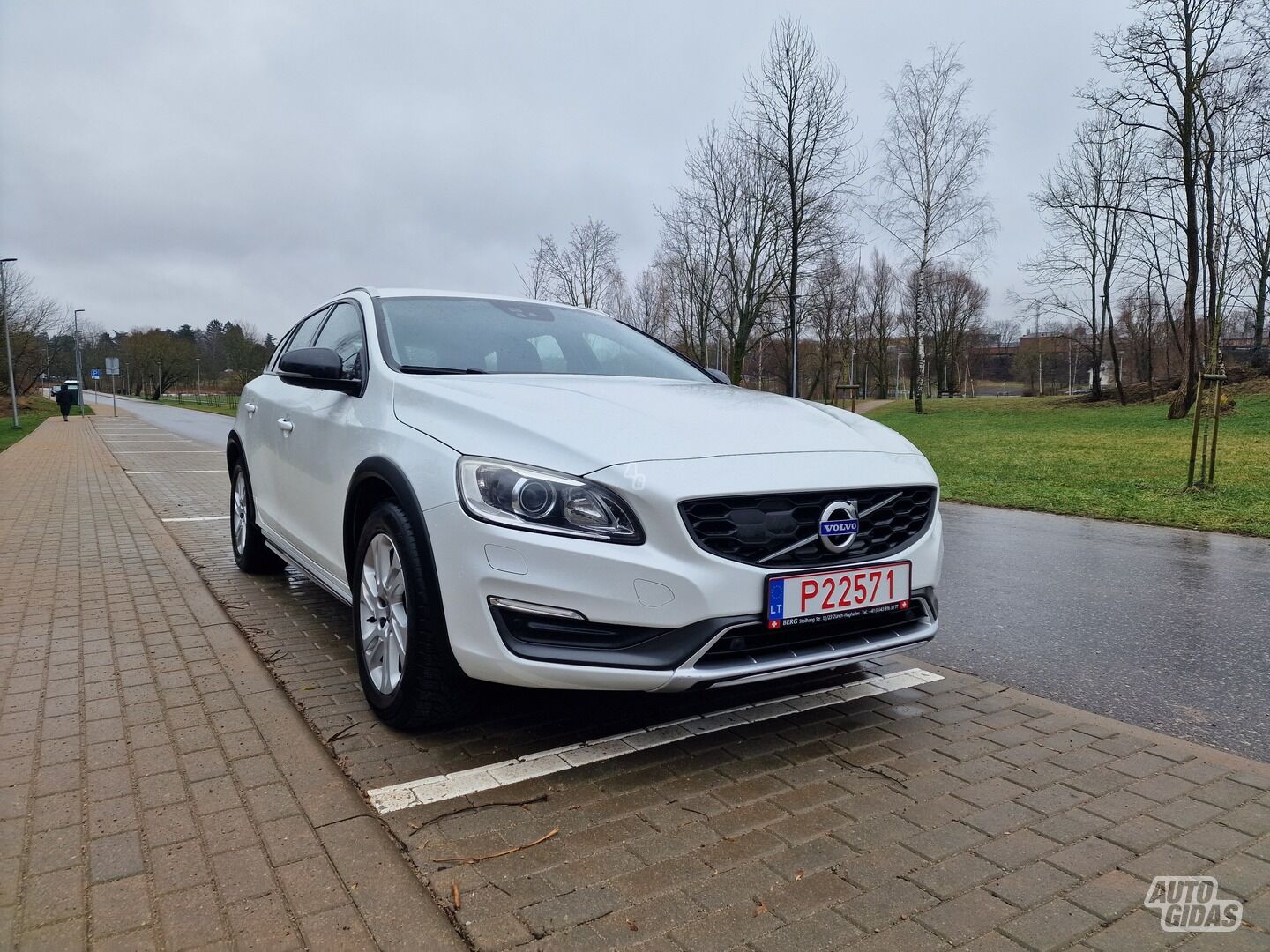 Volvo V60 Cross Country 2016 г Внедорожник / Кроссовер