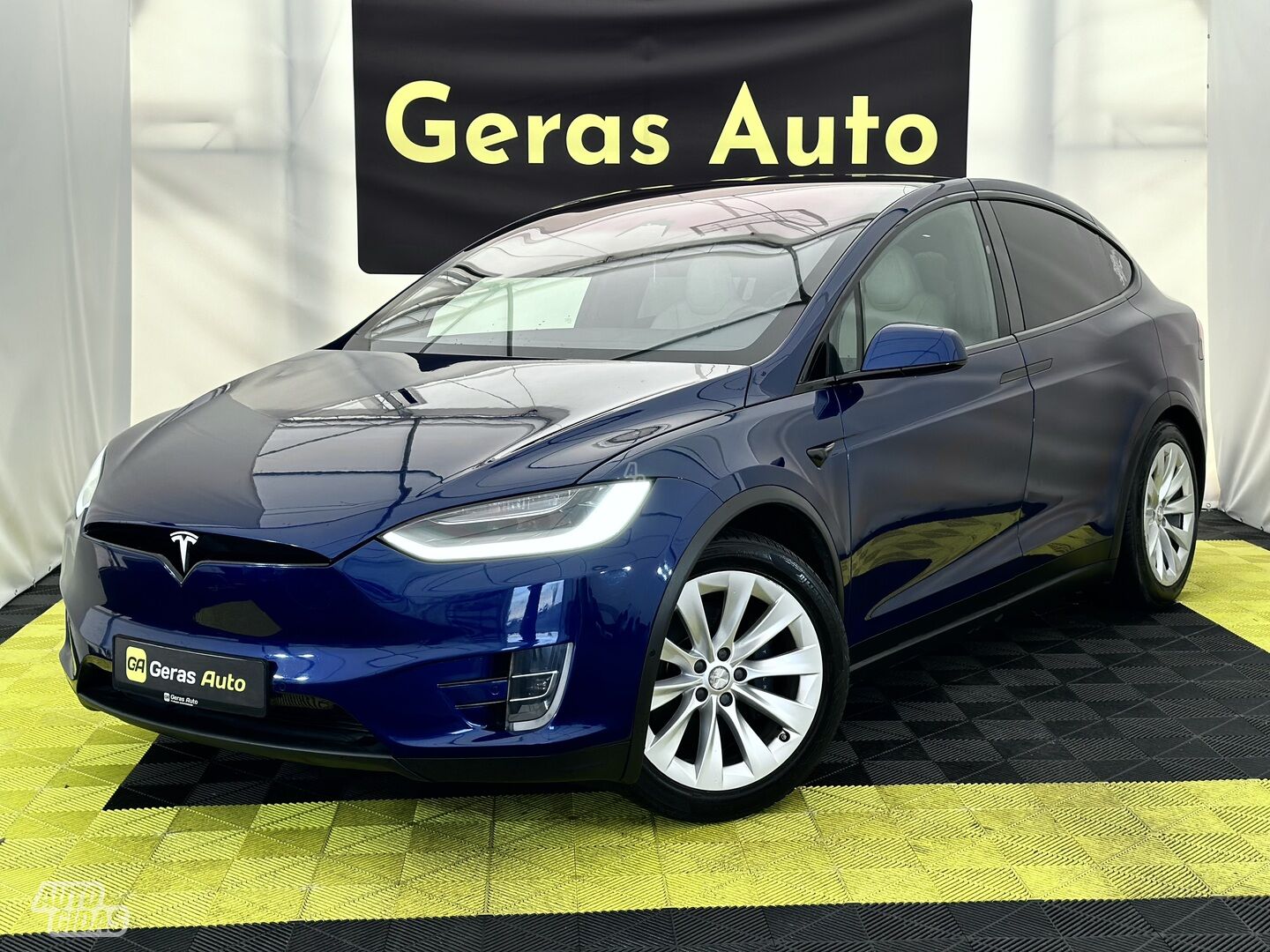 Tesla Model X 2020 m Visureigis / Krosoveris