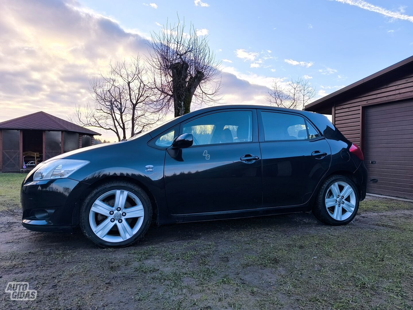 Toyota Auris 2008 y Hatchback