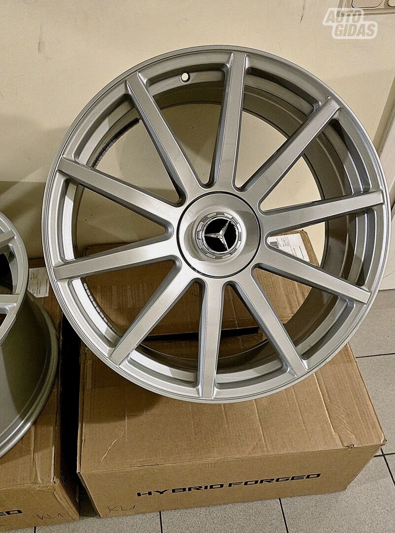 AMG 10 spoke light alloy R22 rims