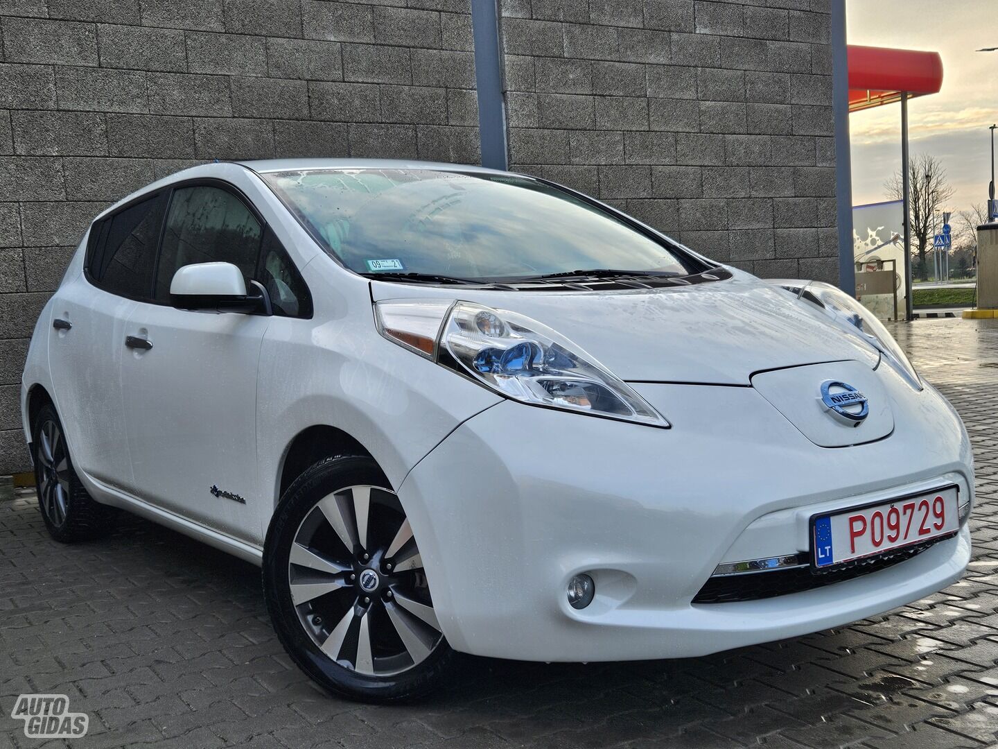 Nissan Leaf 2014 г Хэтчбек