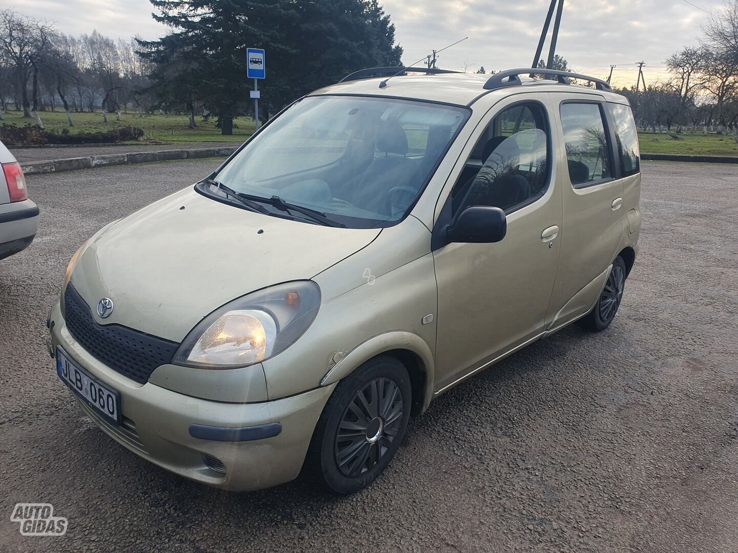 Toyota Yaris Verso 2000 г Хэтчбек