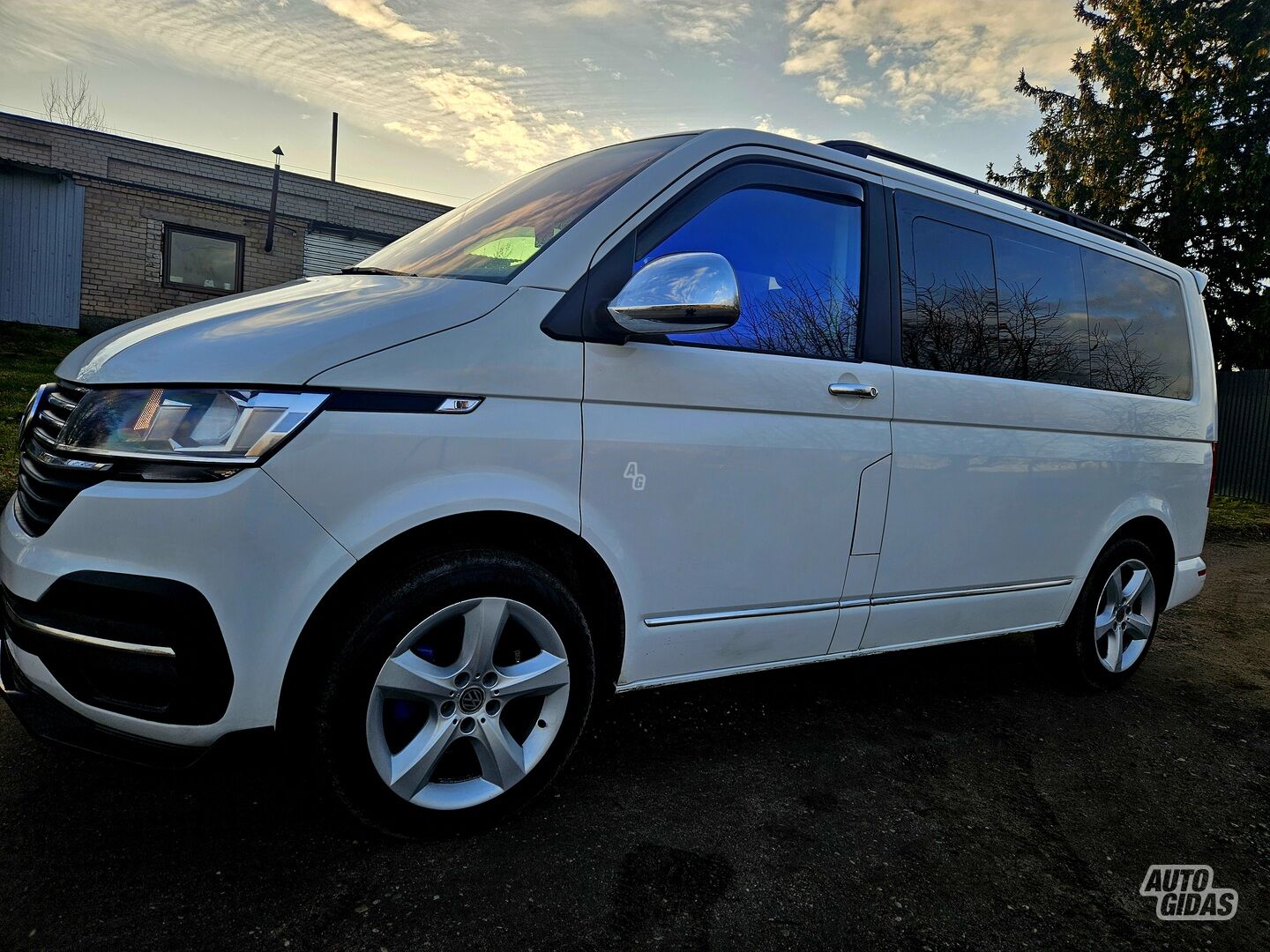 Volkswagen Multivan 2017 г Микроавтобус