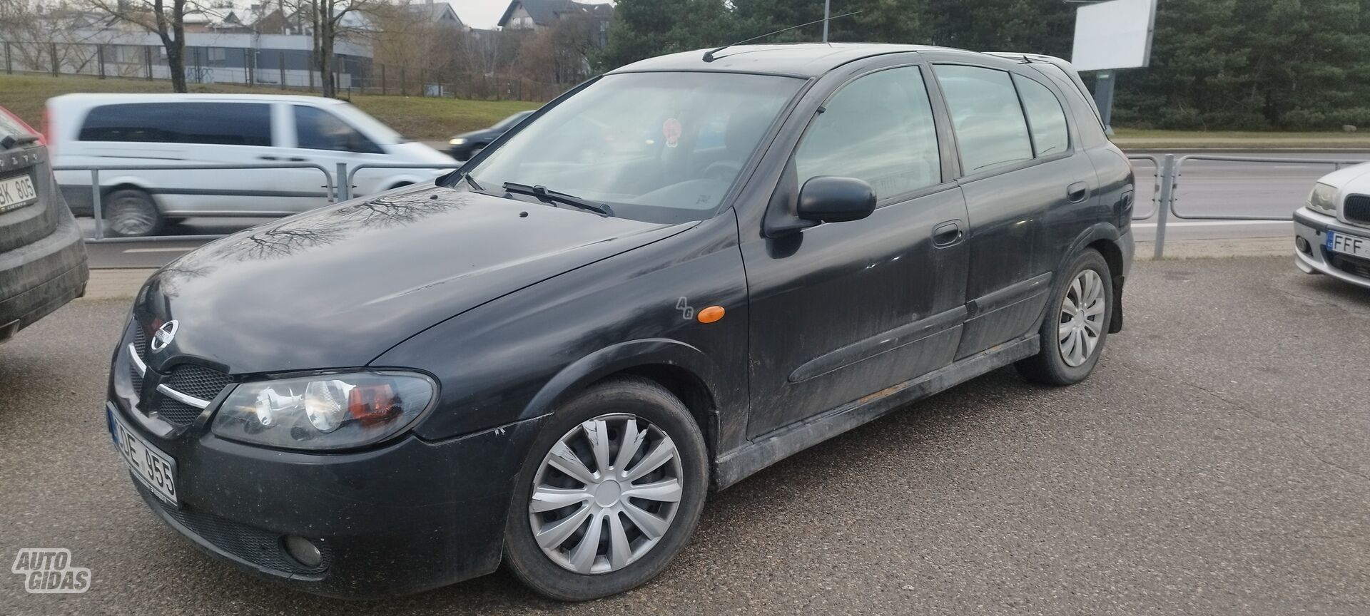 Nissan Almera 2002 y Hatchback