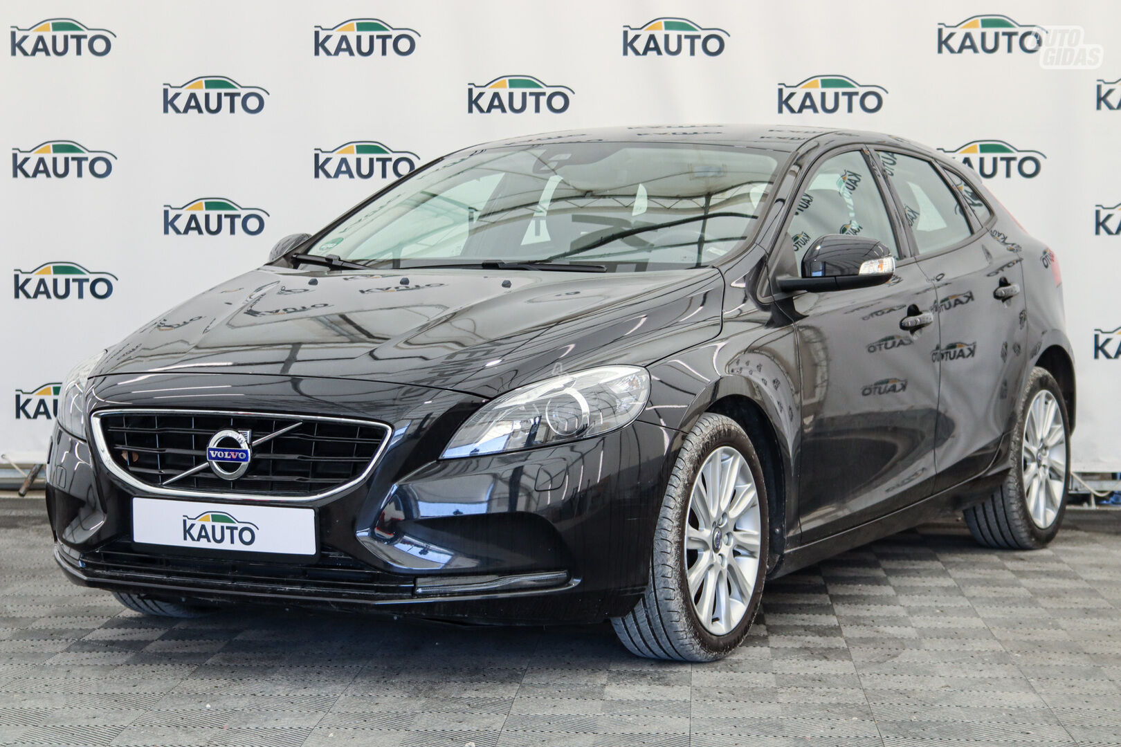 Volvo V40 2015 г Хэтчбек