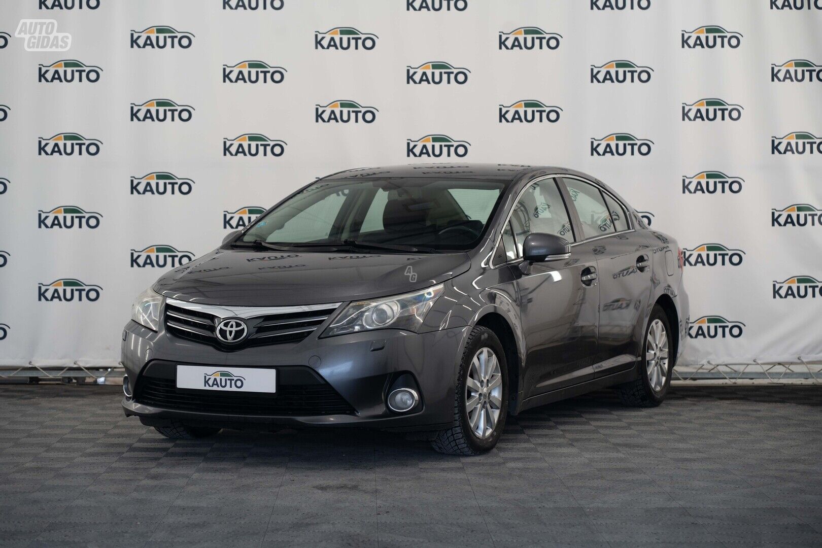 Toyota Avensis 2012 г Седан