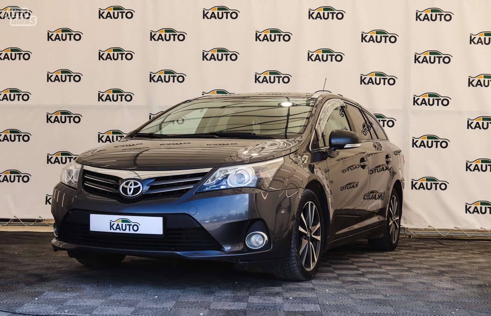 Toyota Avensis 2012 г Универсал