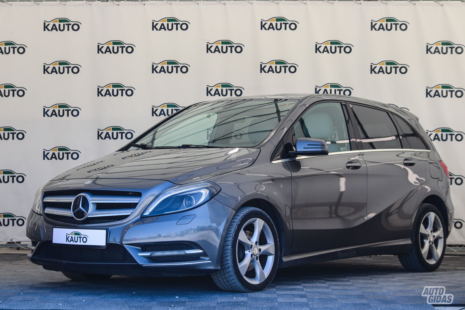 Mercedes-Benz B180 2012 г Минивэн