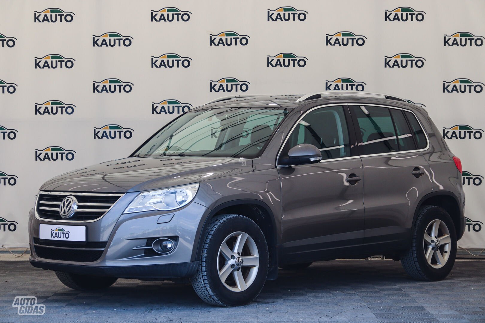 Volkswagen Tiguan 2010 г Внедорожник / Кроссовер