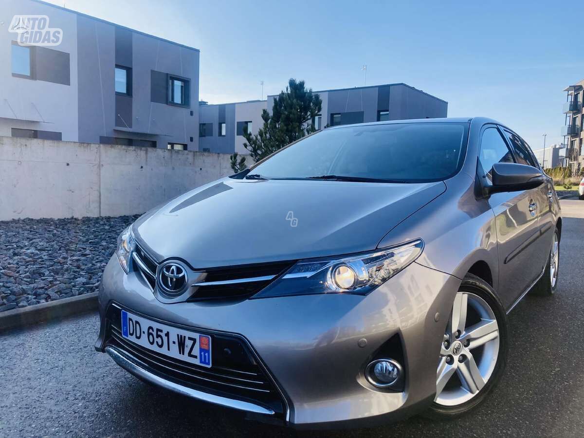 Toyota Auris 2014 г Хэтчбек