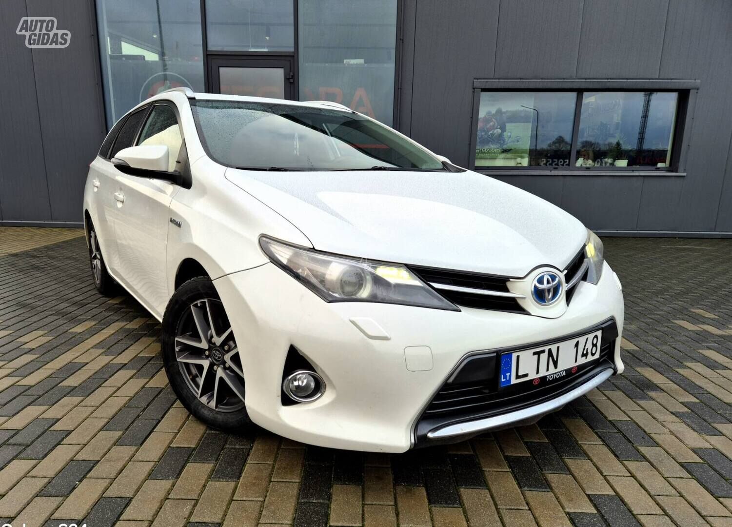 Toyota Auris 2015 y Wagon