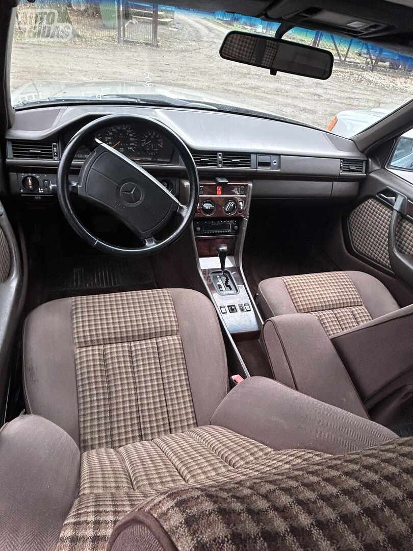 Mercedes-Benz W124 1993 m Sedanas