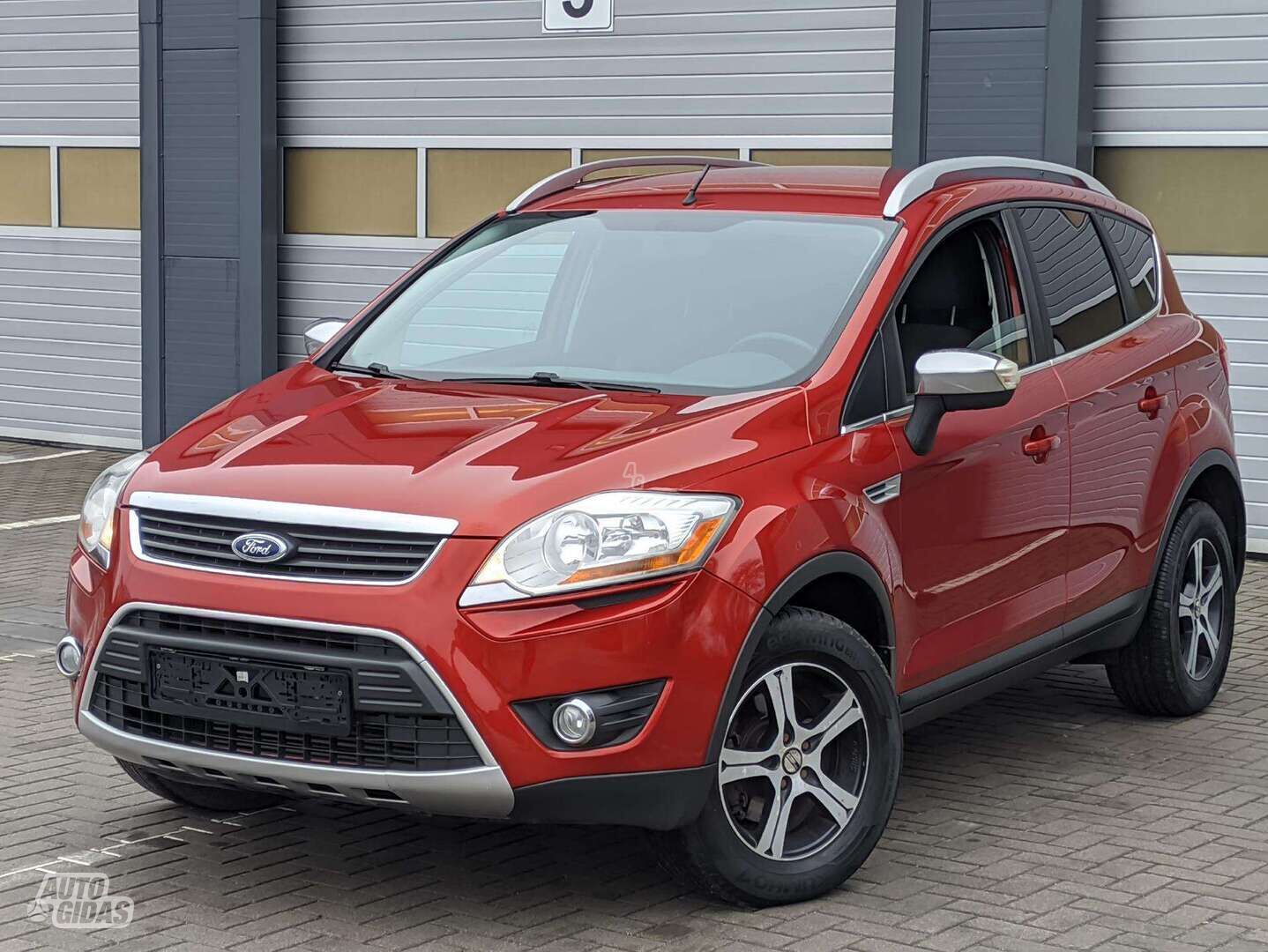 Ford Kuga 2009 y Off-road / Crossover