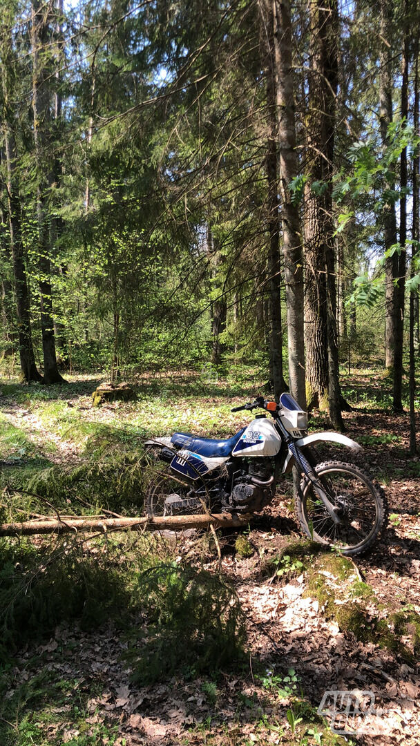 Suzuki DR 1986 y Enduro motorcycle