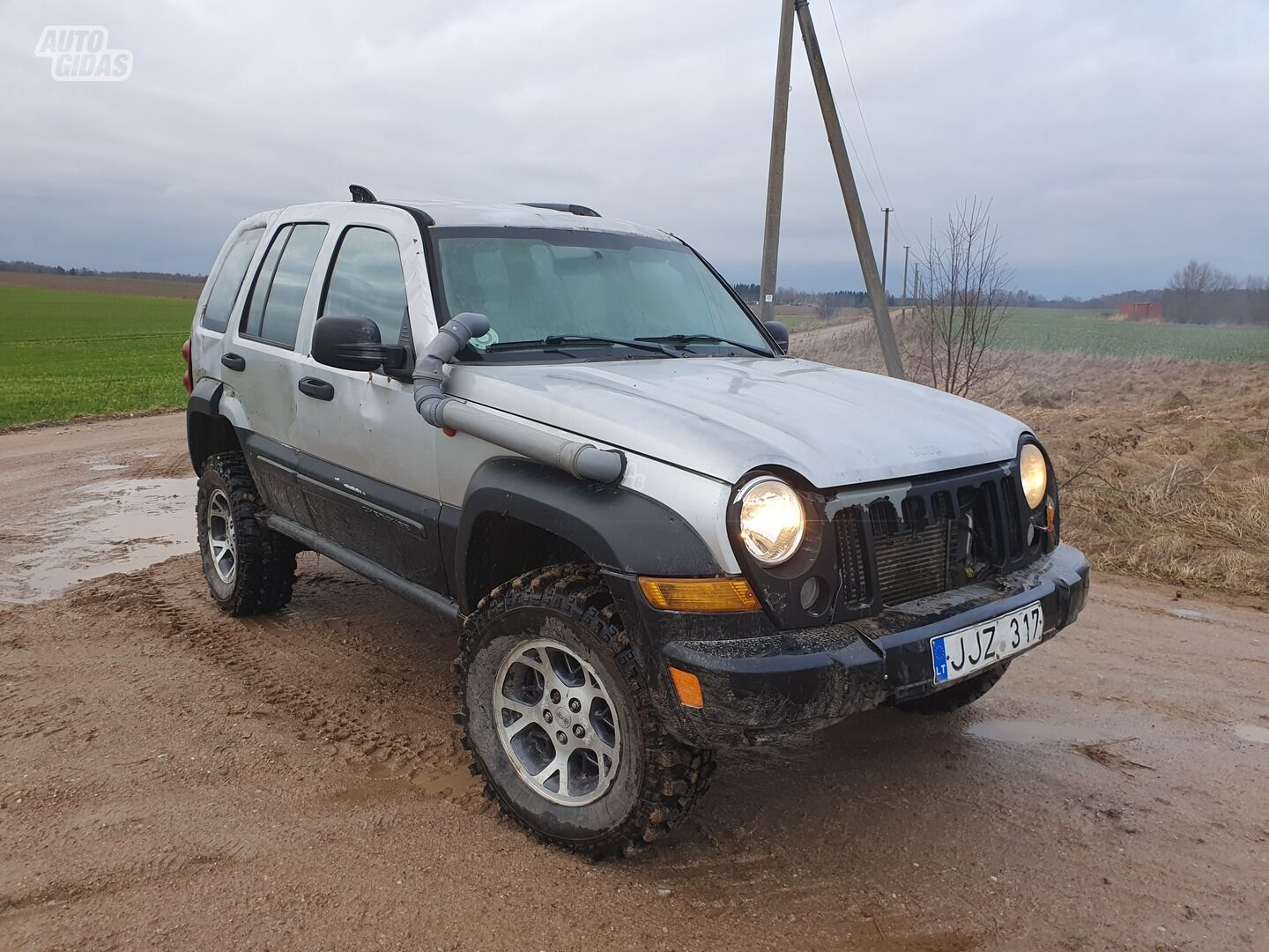 Jeep Cherokee 2005 y Off-road / Crossover