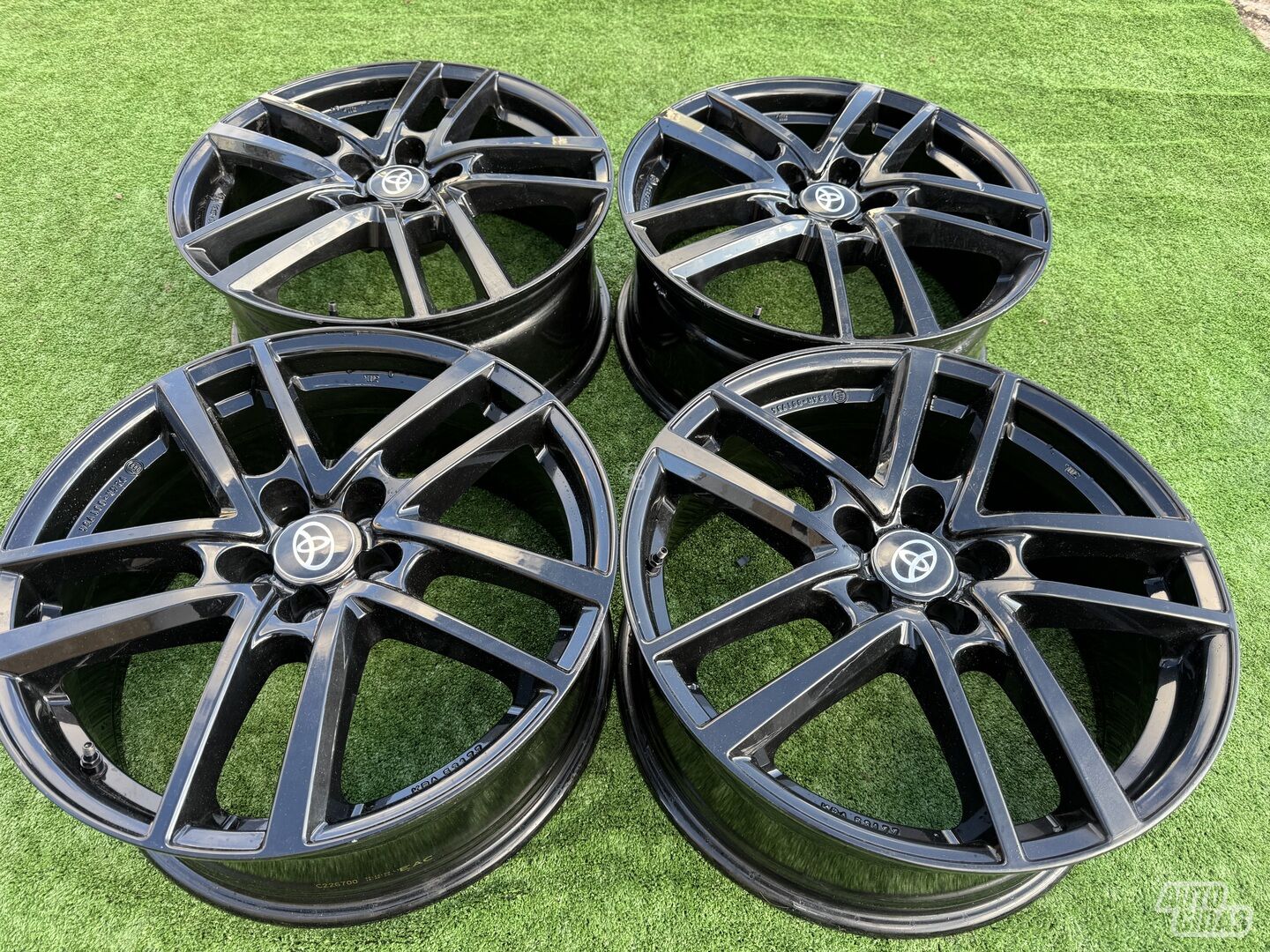 Toyota Siunciam, 7.5J ET46 light alloy R18 rims