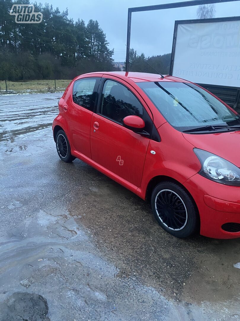 Toyota Aygo 2011 y Hatchback